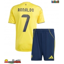 Camisa de Futebol Al-Nassr Cristiano Ronaldo #7 Equipamento Principal Infantil 2025-26 Manga Curta (+ Calças curtas)